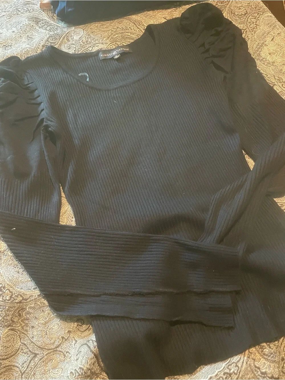 Almost Famous size small Black Ribbed Puff-Sleeve Long Sleeve Top like new